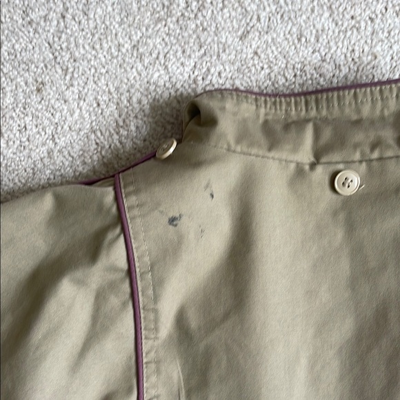 Tan Trench Coat with Lightweight Design and Mid-Thigh Length - Picture 4 of 7